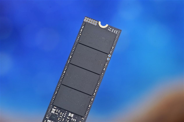 《黑神话：悟空》联名版！长江存储TiPlus7100 2TB SSD图赏