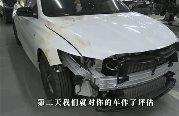 男子将汽车送4S店维修 结果竟成火烧车！车主换新车遭拒