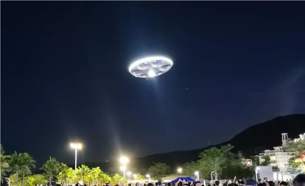 形似“UFO”！国产载人飞碟eVTOL盐田首飞：六轴十二桨 能飞30米