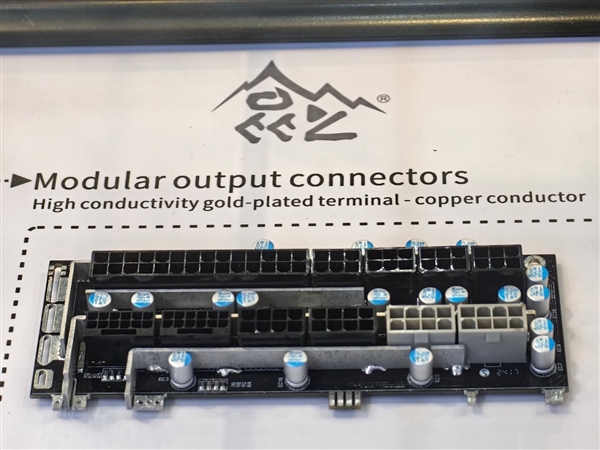 鑫谷昆仑九重1300W电源首次亮相：数字架构双“大脑”