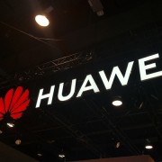 华为起诉商家侵权索赔50万：立即停止对“HUAWEI”商标专用权的侵害