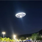 形似“UFO”！国产载人飞碟eVTOL盐田首飞：六轴十二桨 能飞30米