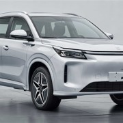 青春版问界M7 赛力斯蓝电E5 PLUS内饰曝光：零部件可通用