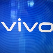 天玑小屏之王！vivo X200渲染图曝光：6.3英寸极窄小直屏